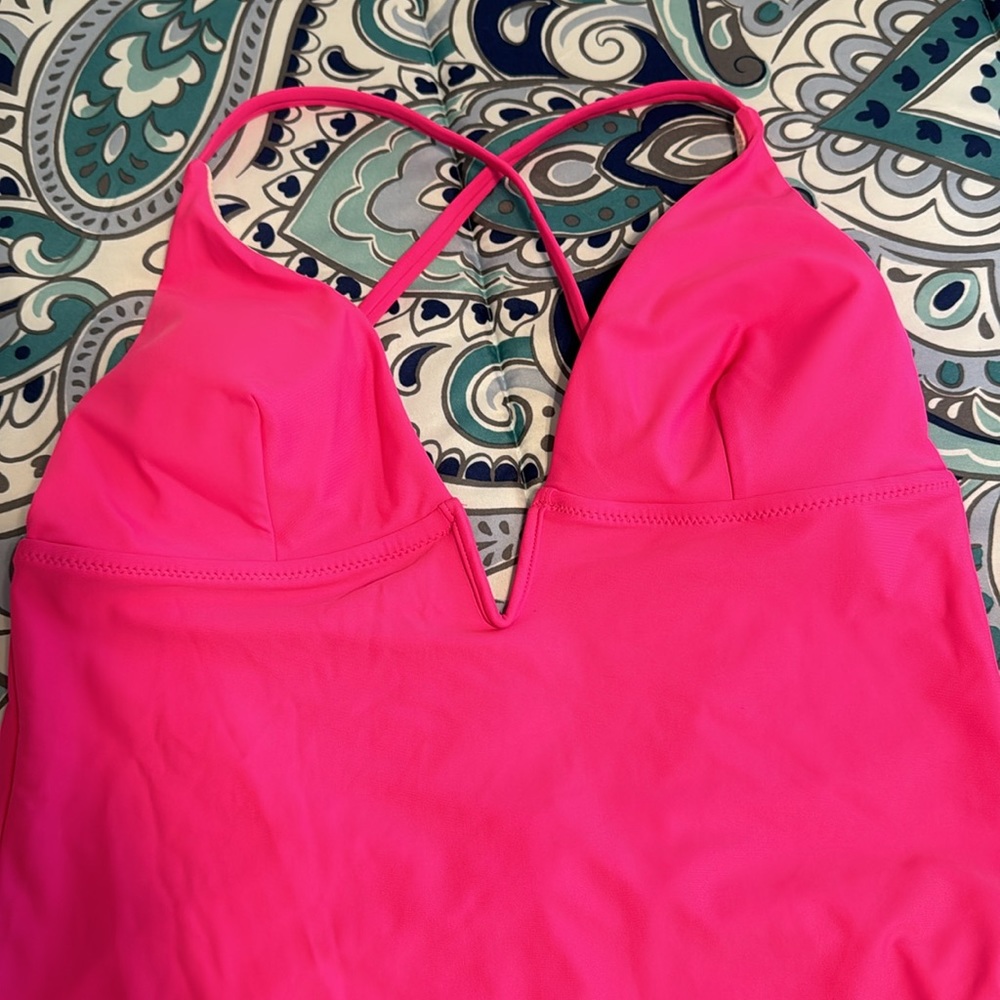 ☀️NWOT Cupshe Deep V Neck Hot Pink Crisscross Back swimsuit L - Picture 5 of 8